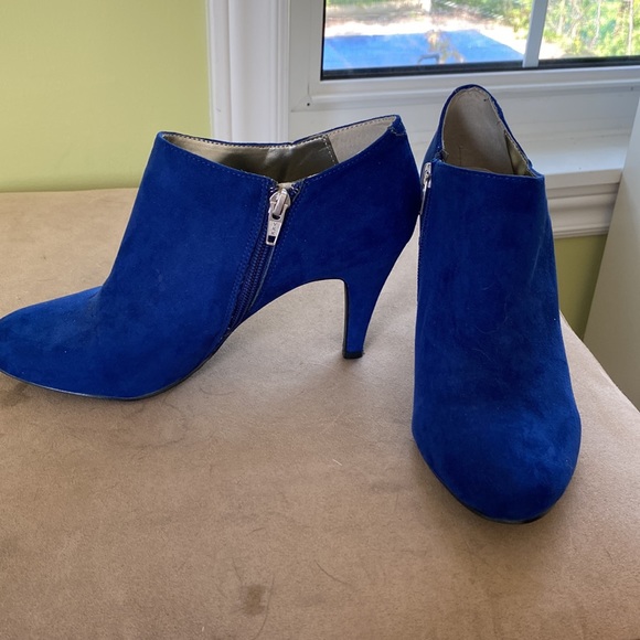 Blue shade like booties - Picture 2 of 6